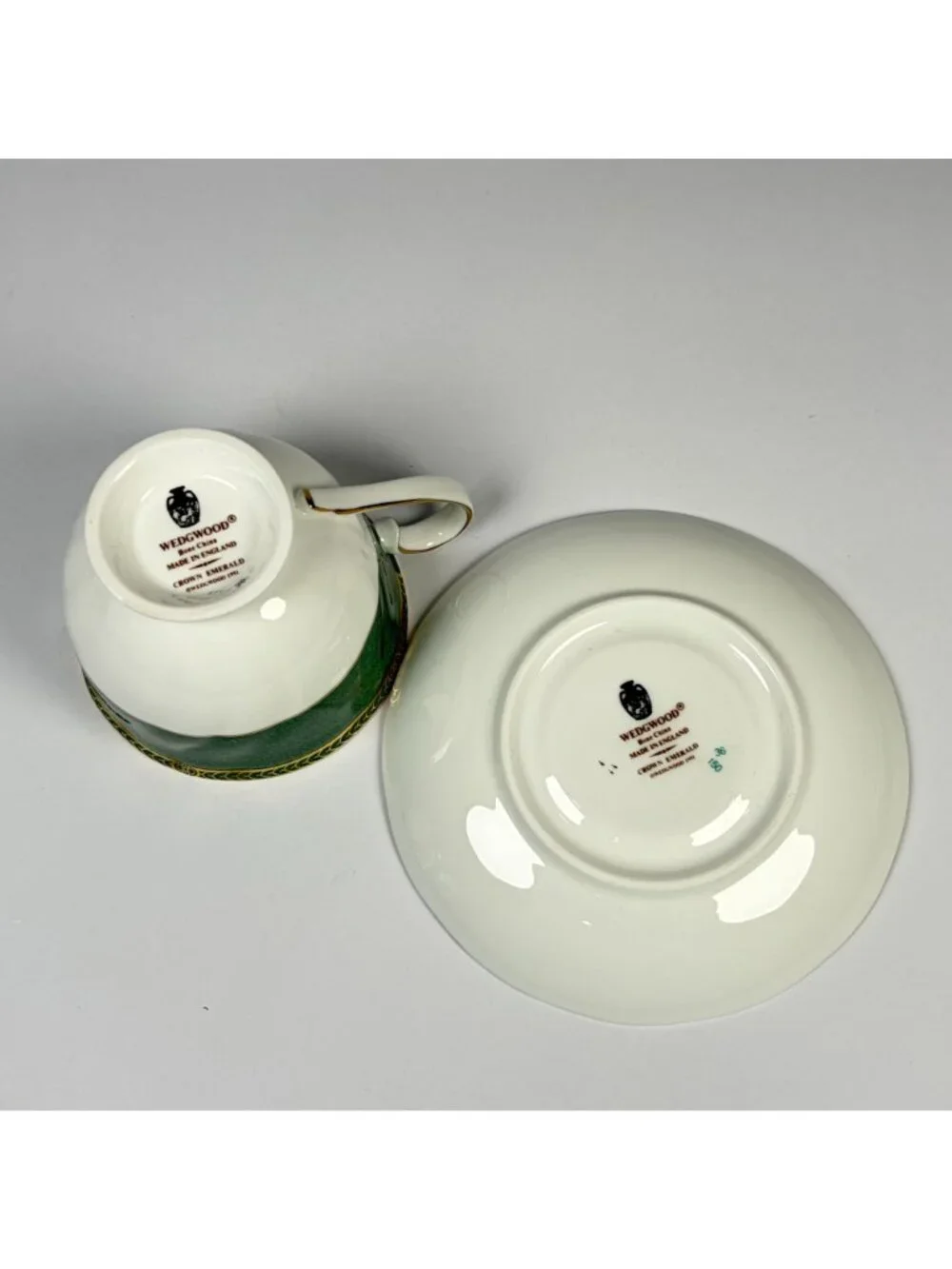 1991 Wedgwood Crown Emerald Bone China Tea Cup & Saucer Made in England